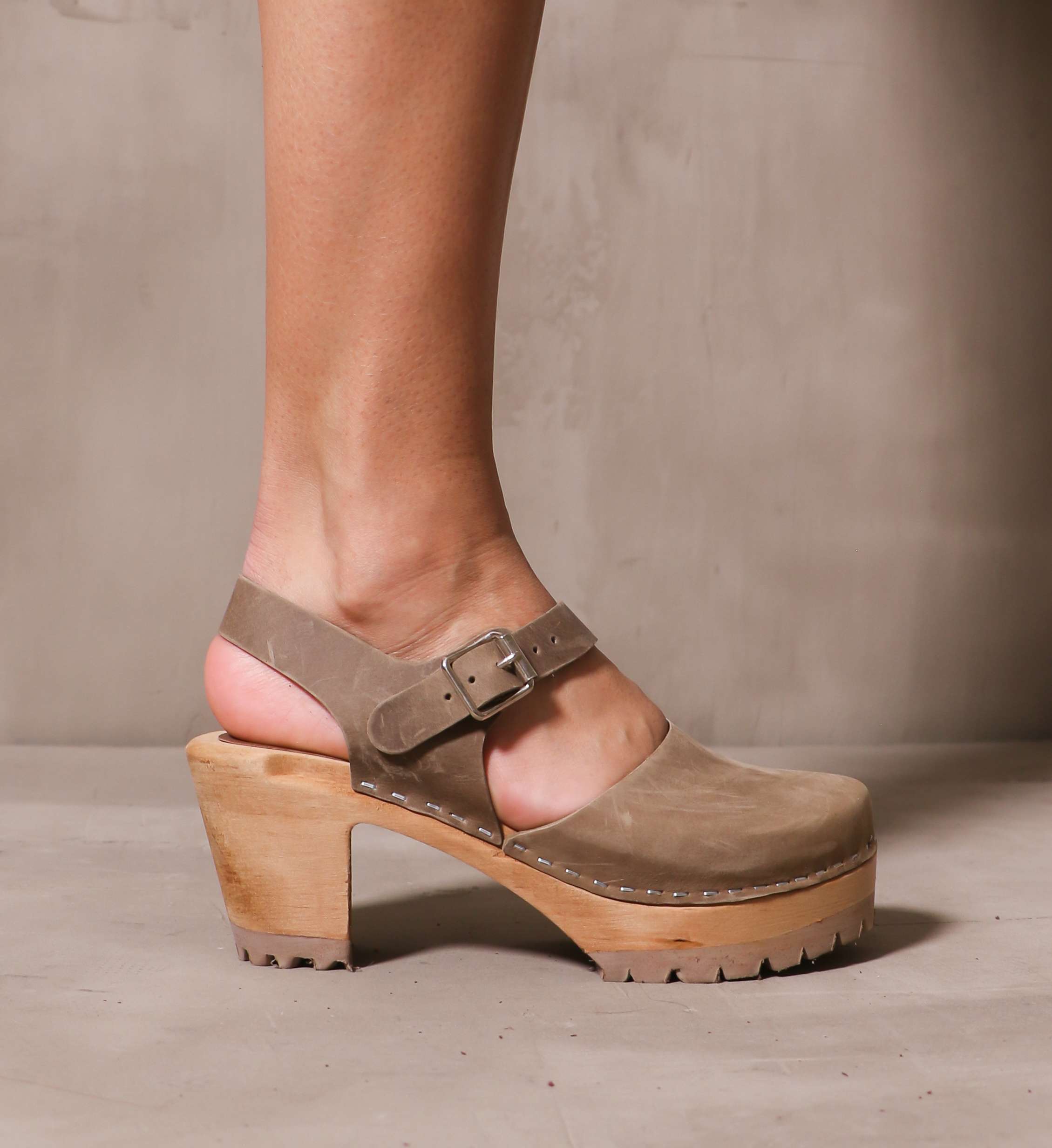 Mia Abba Clog: Stylish Comfort for Every Occasion